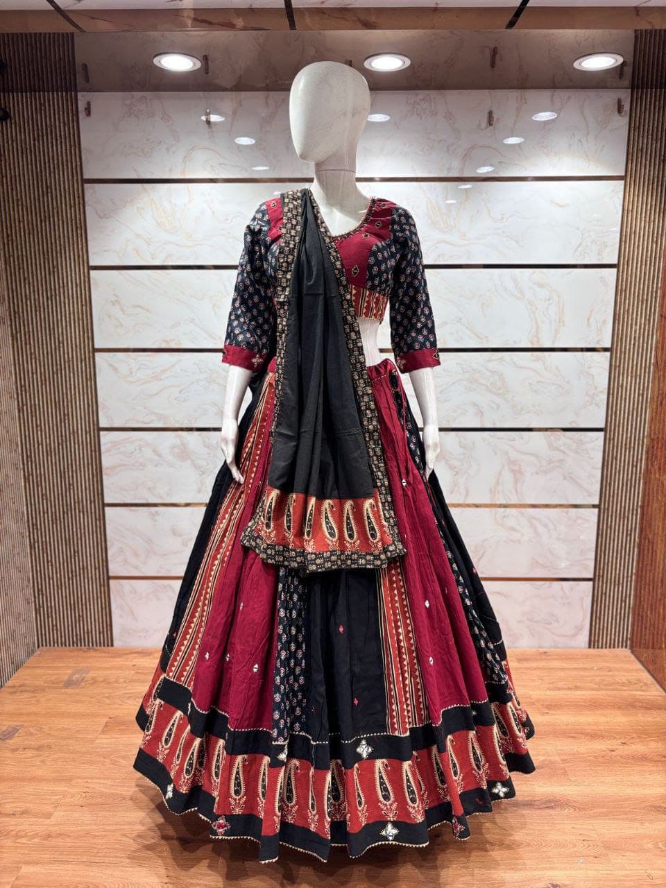 8 MTR Flare with Multi Kali Manual Work and Keri Print Chaniya Choli